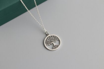 Médaille Arbre de Vie pour baptême : un symbole de vie à offrir